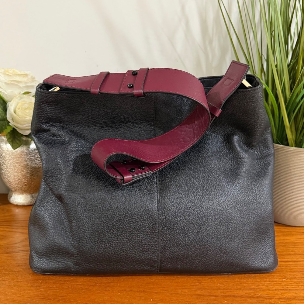 Pour La Victoire Black Leather Hobo Shoulder Bag with a Burgundy Strap - Picture 2 of 11